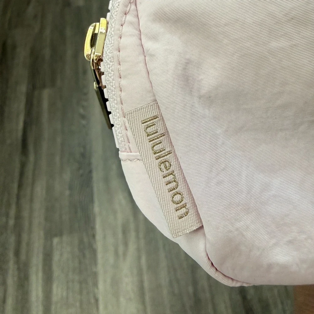 SOLD NWT Lululemon Everywhere Belt Bag in Blissful Pink 1L - Picture 7 of 7